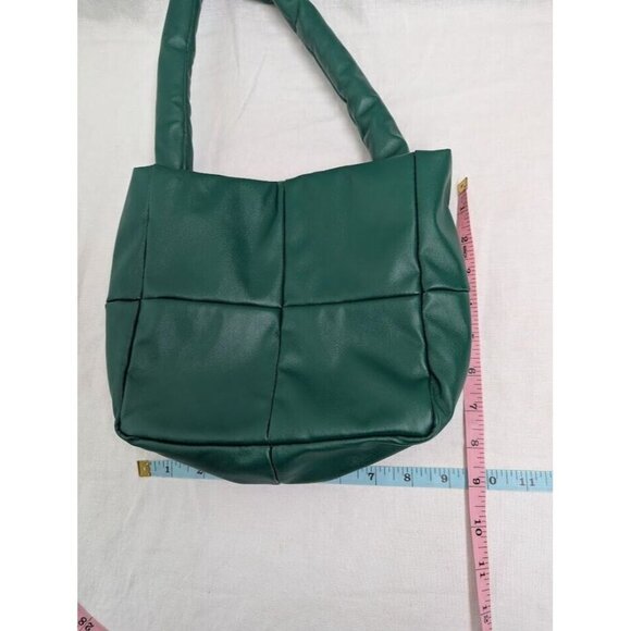 Small dak green plush tote bag with snap closure measures 9 x 9 x 3 O4 - Picture 3 of 8